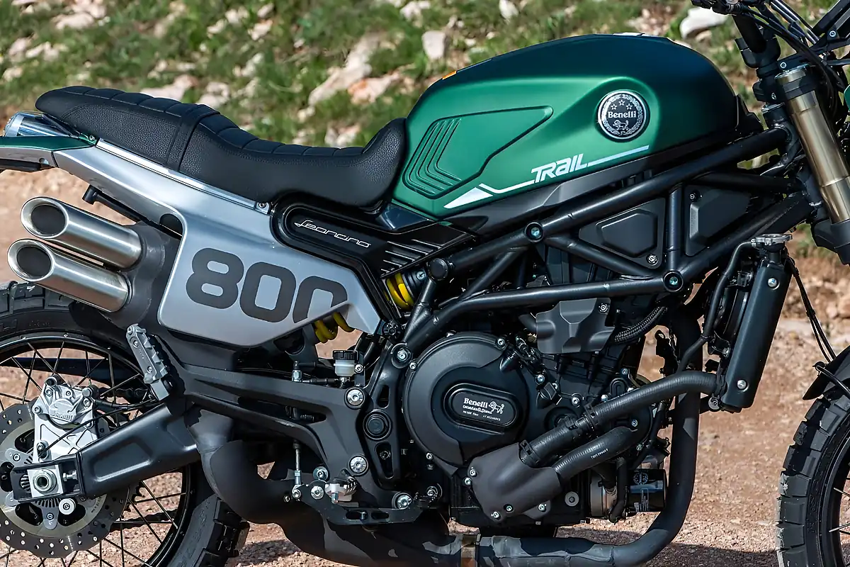 Used 2025 Benelli Leoncino 800 Trail Forest Green - Interior and Exterior details 4