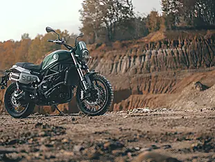 Used 2025 Benelli Leoncino 800 Trail Forest Green - Interior and Exterior details 8
