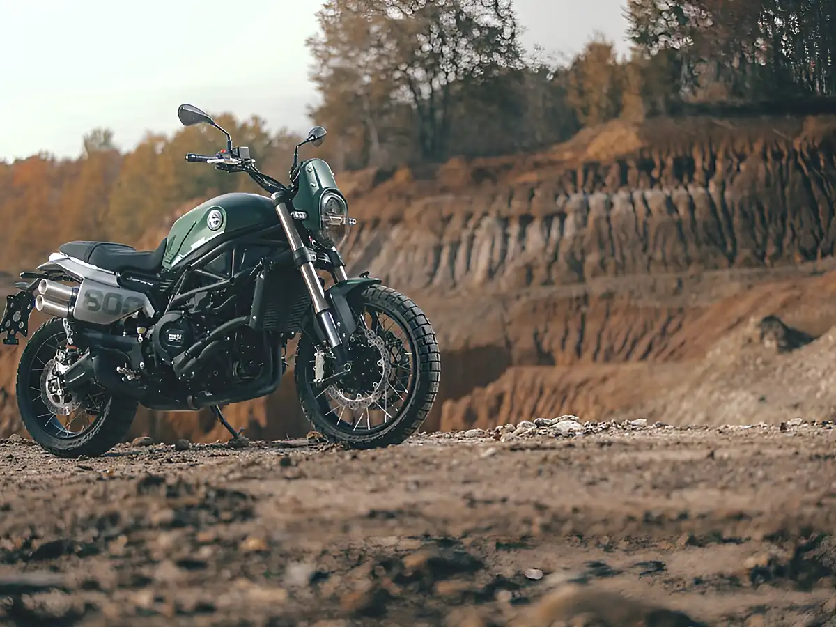Used 2025 Benelli Leoncino 800 Trail Forest Green - Interior and Exterior details 8