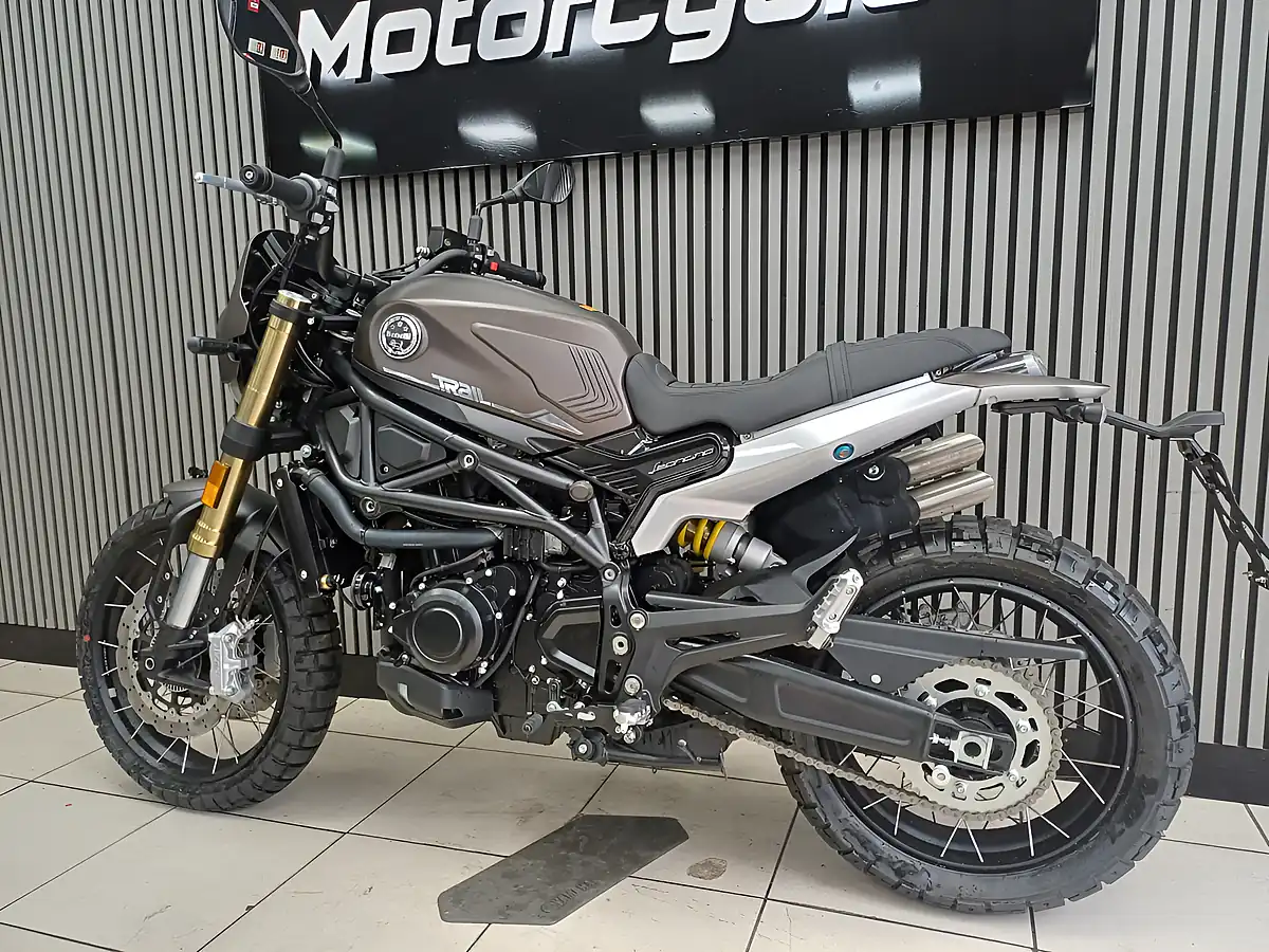 Used 2025 Benelli Leoncino 800 Trail Steel Grey - Interior and Exterior details 3