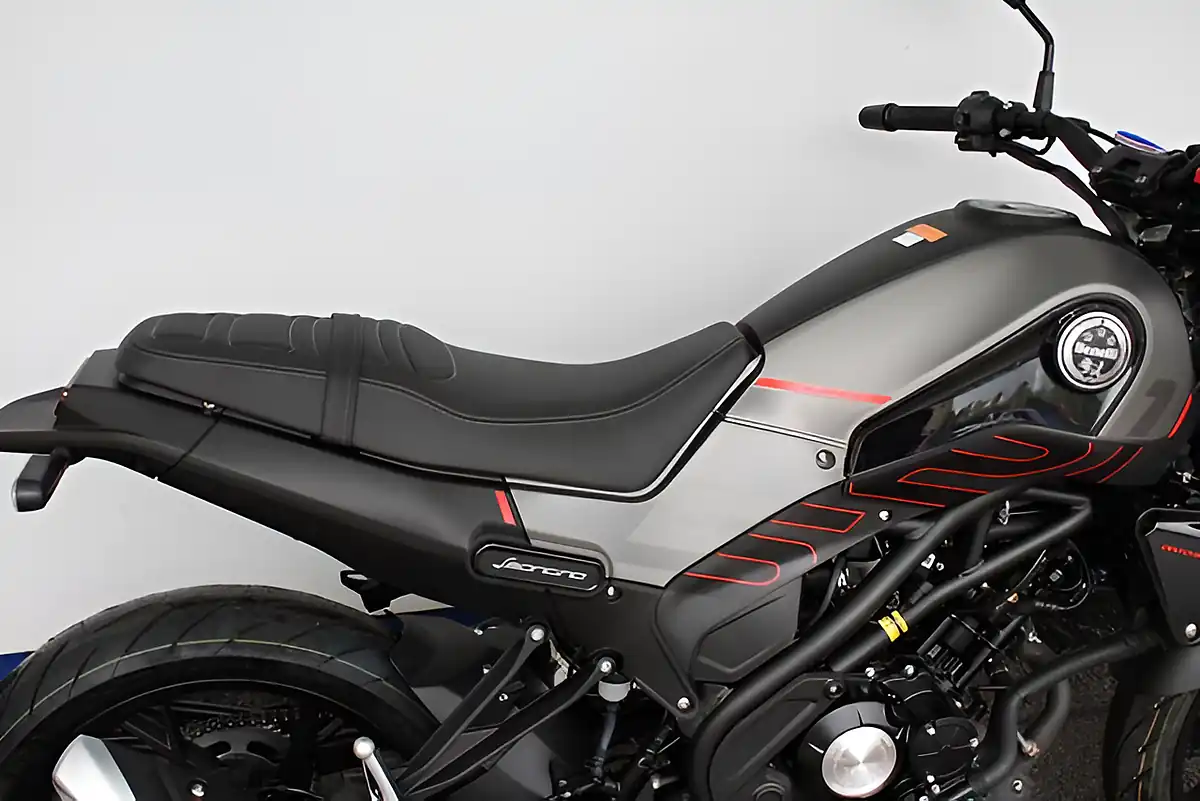 Used 2025 Benelli Leoncino Classic Retro Look Lava Red - Interior and Exterior details 10