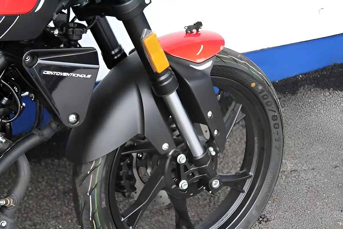 Used 2025 Benelli Leoncino Classic Retro Look Lava Red - Interior and Exterior details 14