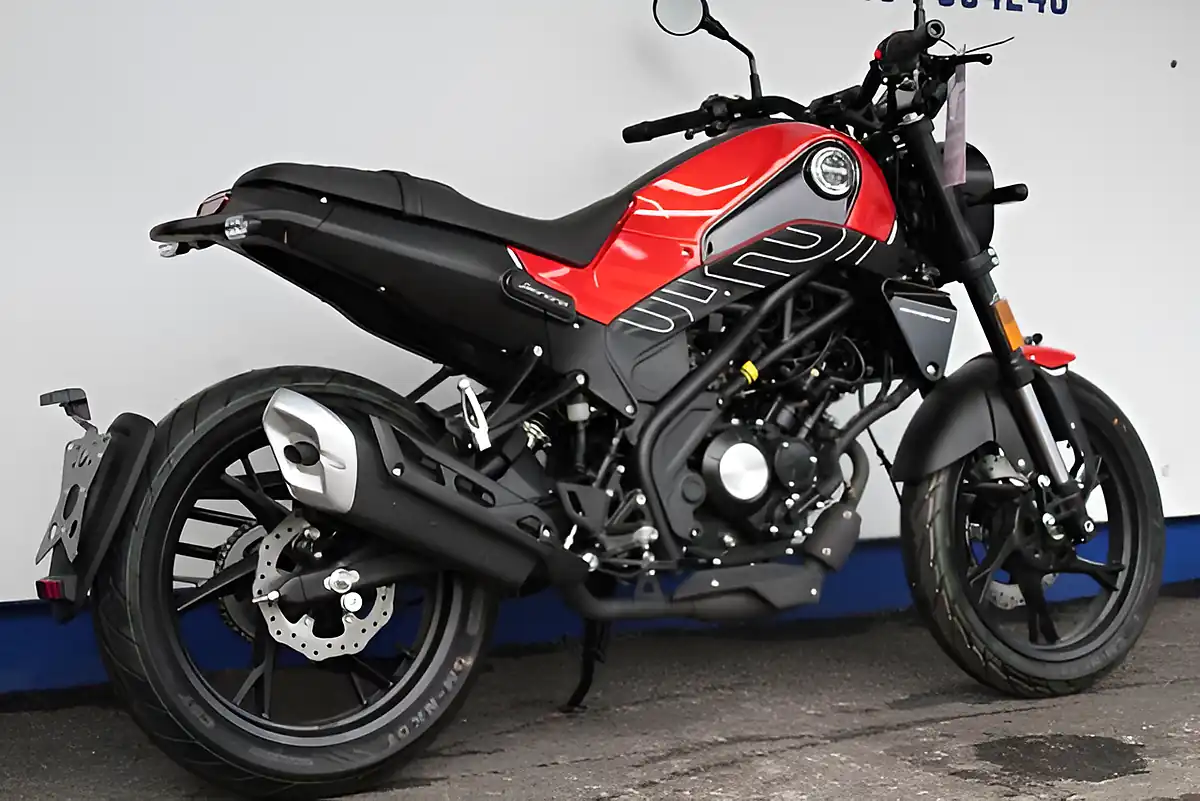 Used 2025 Benelli Leoncino Classic Retro Look Lava Red - Interior and Exterior details 17