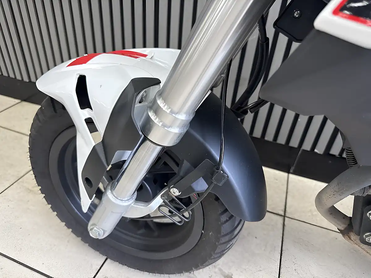 Used 2025 Benelli Tnt 125 Tornado White - Interior and Exterior details 16