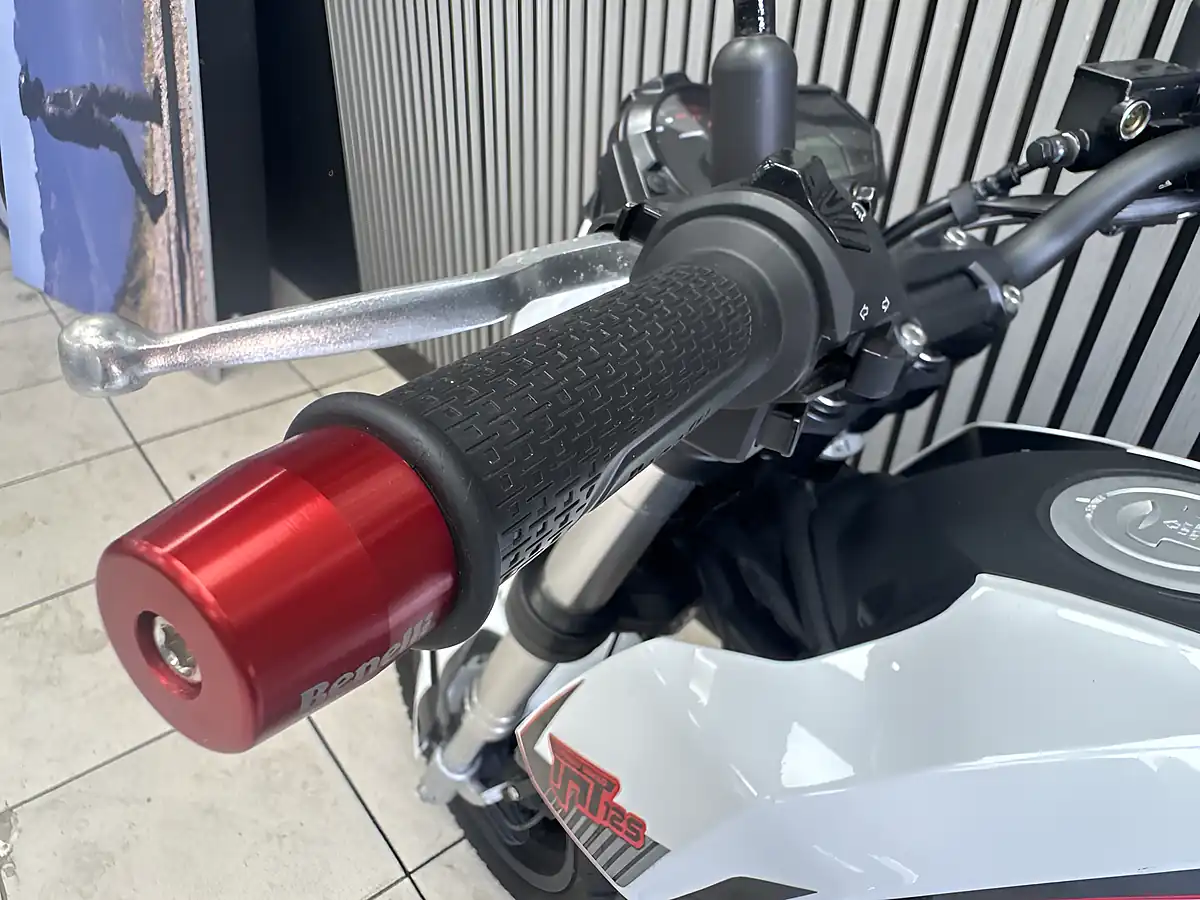 Used 2025 Benelli Tnt 125 Tornado White - Interior and Exterior details 17