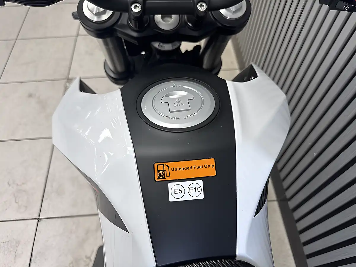 Used 2025 Benelli Tnt 125 Tornado White - Interior and Exterior details 18