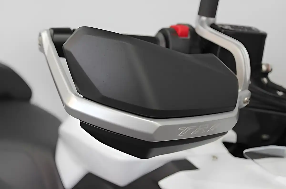 Used 2025 Benelli Trk 502 E4 White/Grey - Interior and Exterior details 12