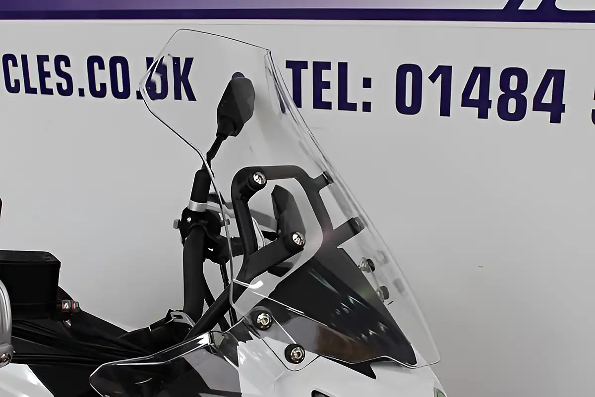 Used 2025 Benelli Trk 502 E4 White/Grey - Interior and Exterior details 13
