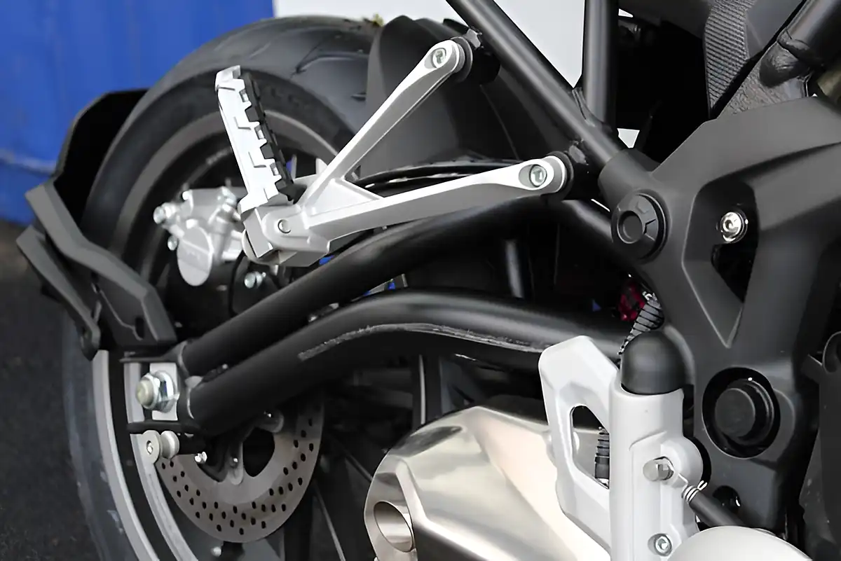 Used 2025 Benelli Trk 502 E4 White/Grey - Interior and Exterior details 15