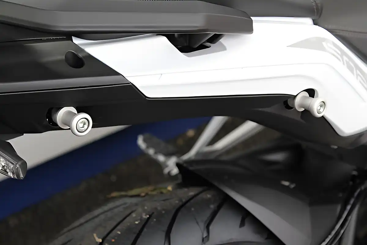 Used 2025 Benelli Trk 502 E4 White/Grey - Interior and Exterior details 16