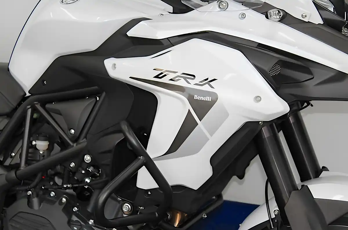 Used 2025 Benelli Trk 502 E4 White/Grey - Interior and Exterior details 7