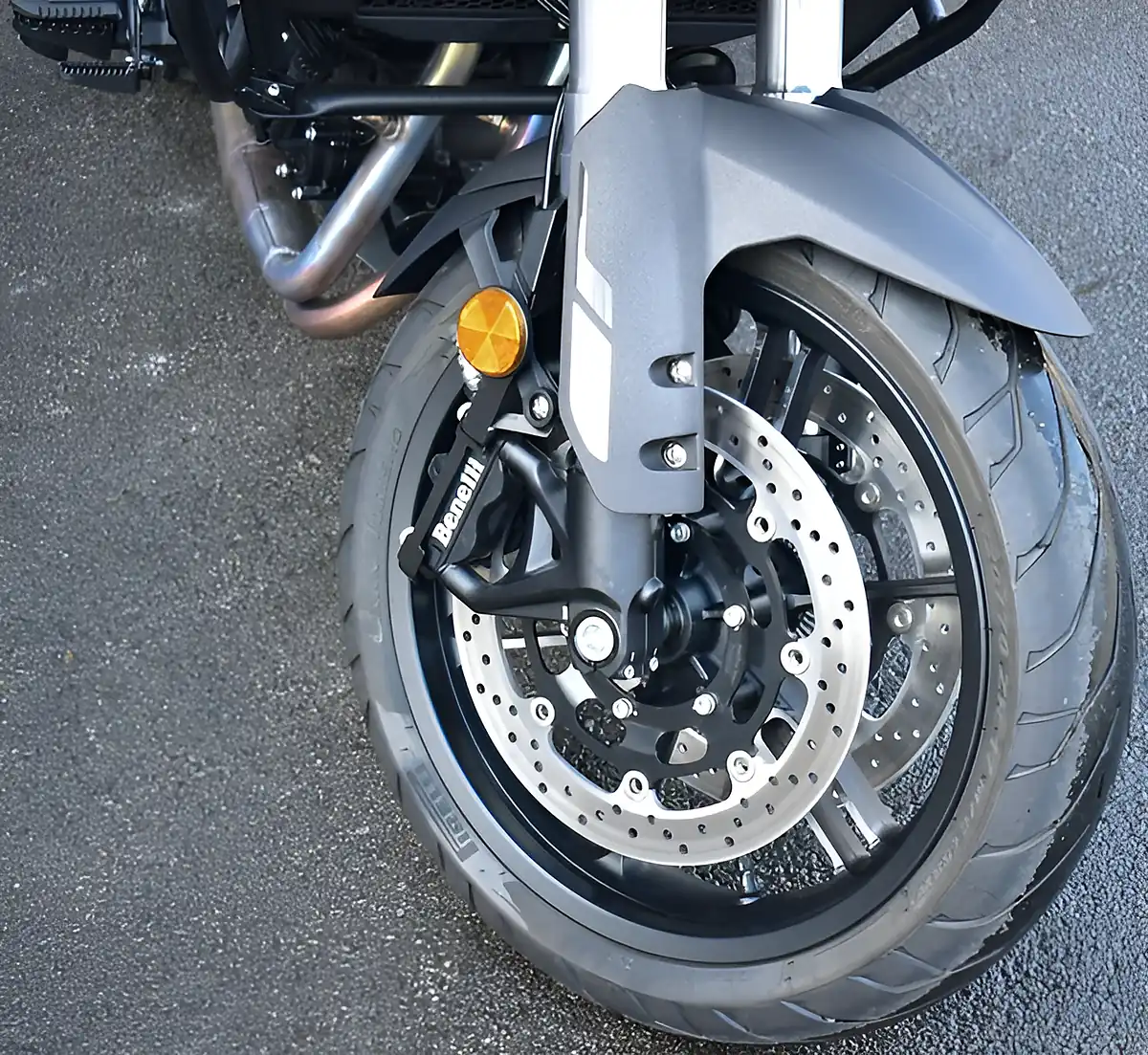 Used 2025 Benelli Trk 702 Adventure Grey - Interior and Exterior details 10