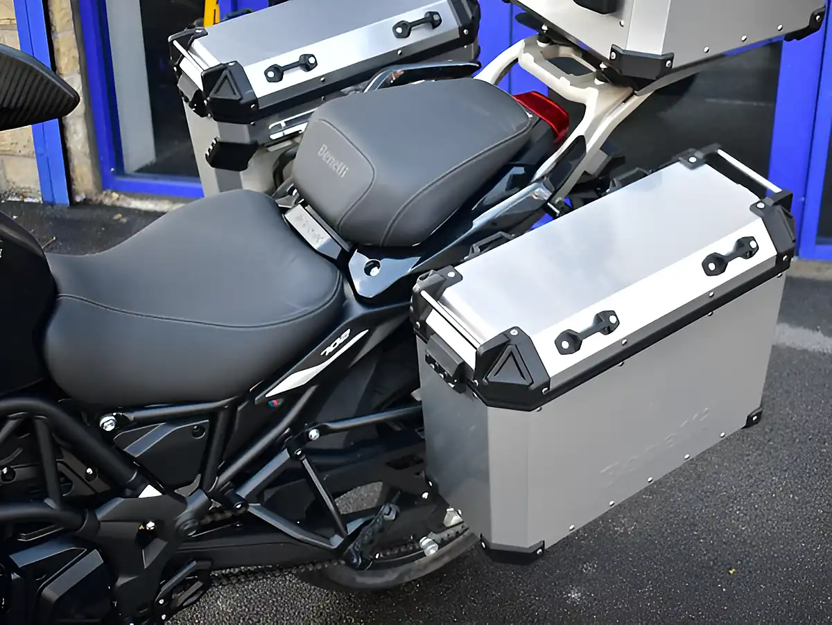 Used 2025 Benelli Trk 702 Adventure Grey - Interior and Exterior details 12