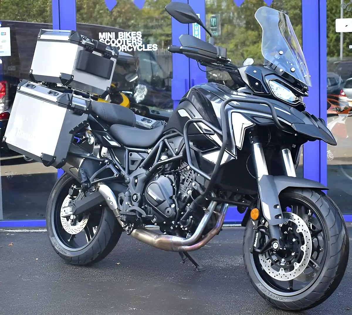 Used 2025 Benelli Trk 702 Adventure Grey - Interior and Exterior details 2