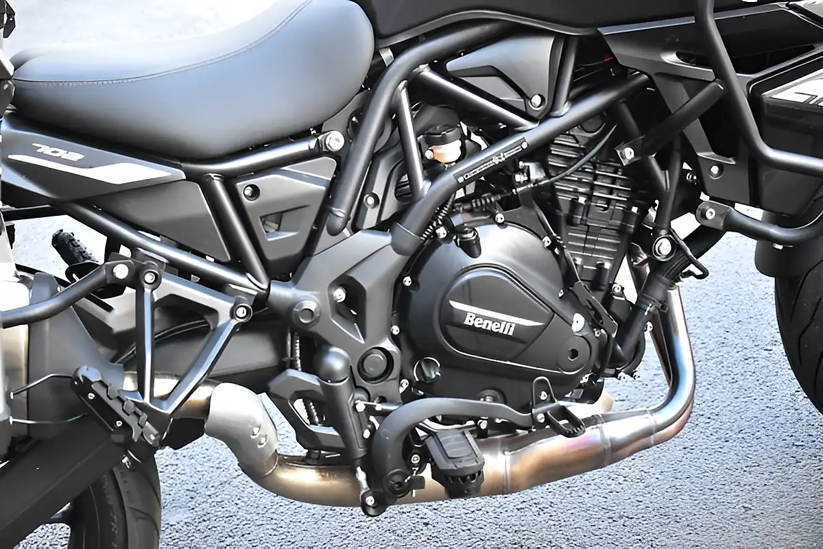 Used 2025 Benelli Trk 702 Adventure Grey - Interior and Exterior details 20