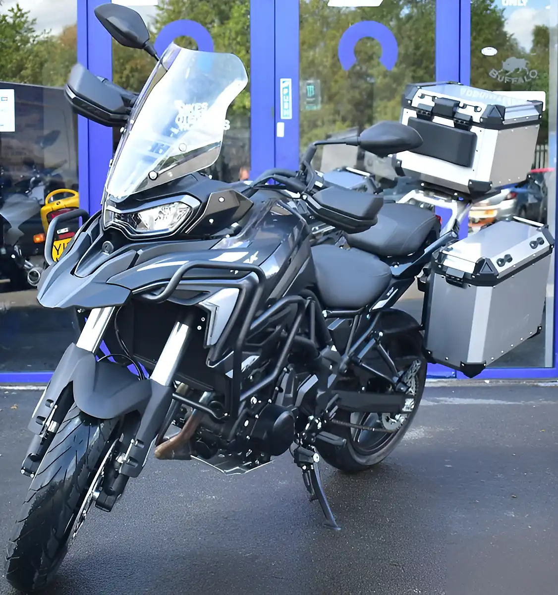 Used 2025 Benelli Trk 702 Adventure Grey - Interior and Exterior details 4