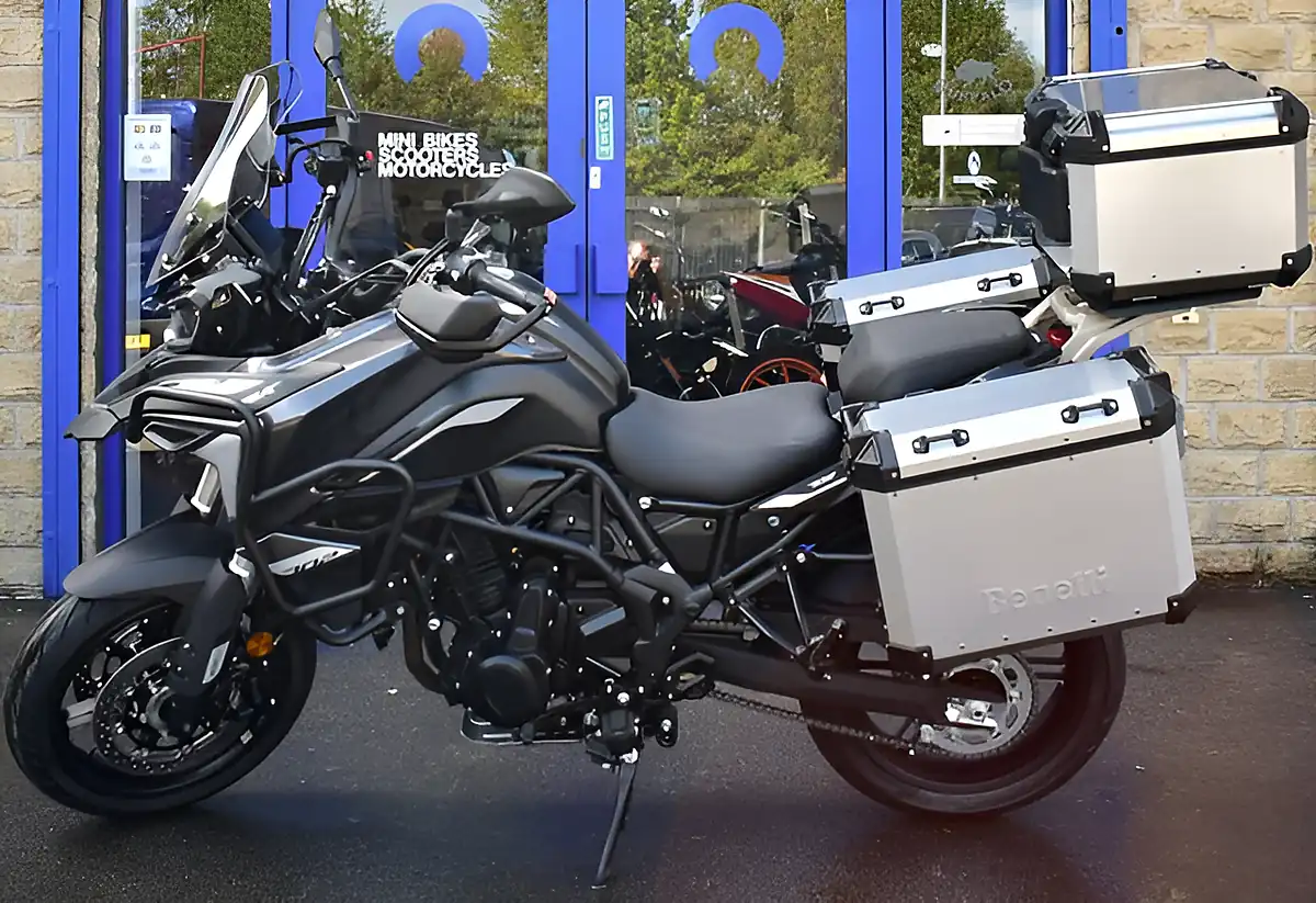 Used 2025 Benelli Trk 702 Adventure Grey - Interior and Exterior details 5