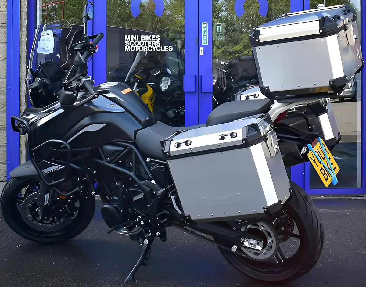 Used 2025 Benelli Trk 702 Adventure Grey - Interior and Exterior details 6