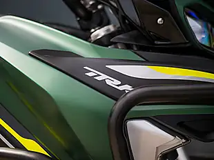 Used 2025 Benelli Trk 702 E5 Green - Interior and Exterior details 14