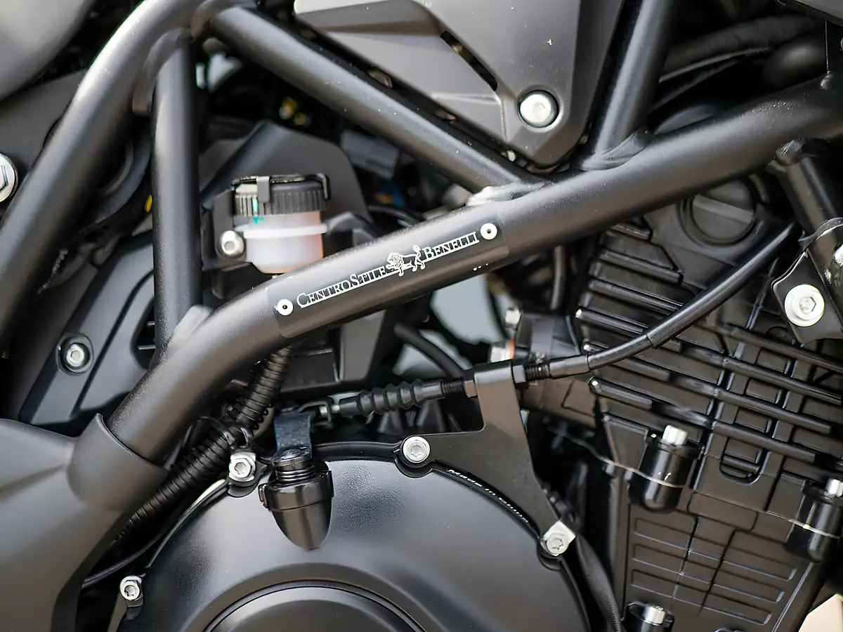 Used 2025 Benelli Trk 702 E5 Green - Interior and Exterior details 18