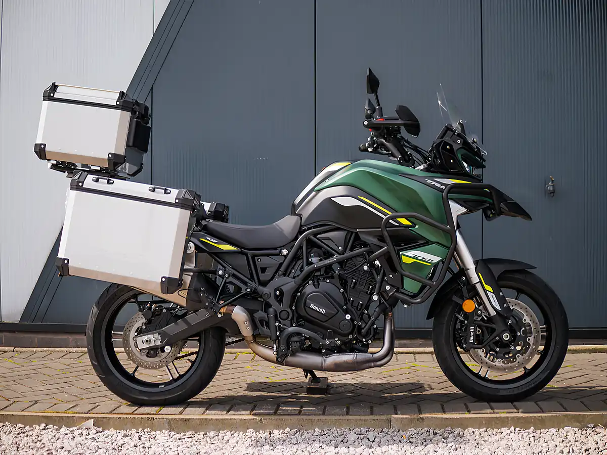 Used 2025 Benelli Trk 702 E5 Green - Interior and Exterior details 4