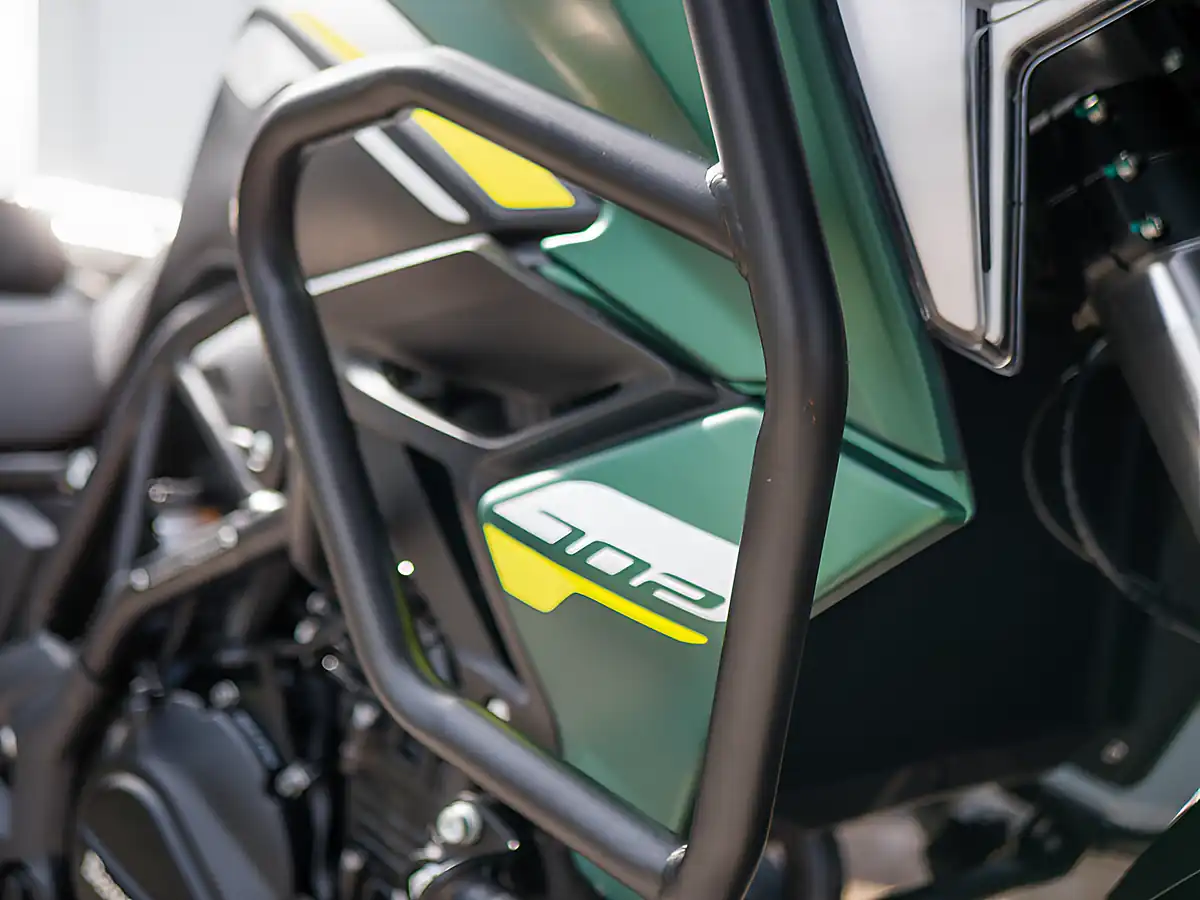 Used 2025 Benelli Trk 702 E5 Green - Interior and Exterior details 15