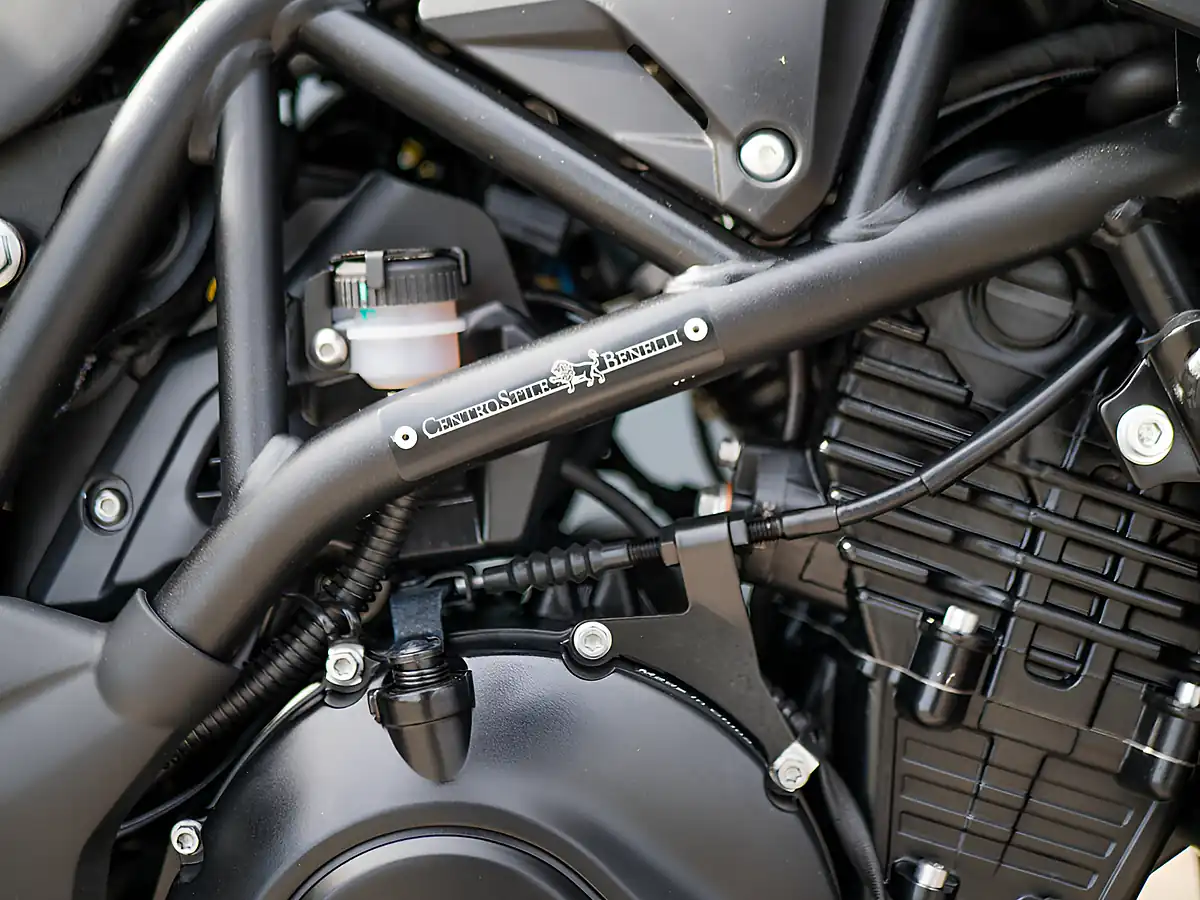 Used 2025 Benelli Trk 702 E5 Green - Interior and Exterior details 17