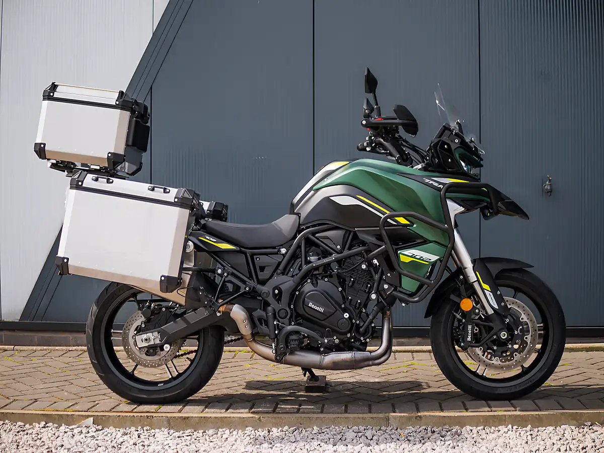Used 2025 Benelli Trk 702 E5 Green - Interior and Exterior details 3