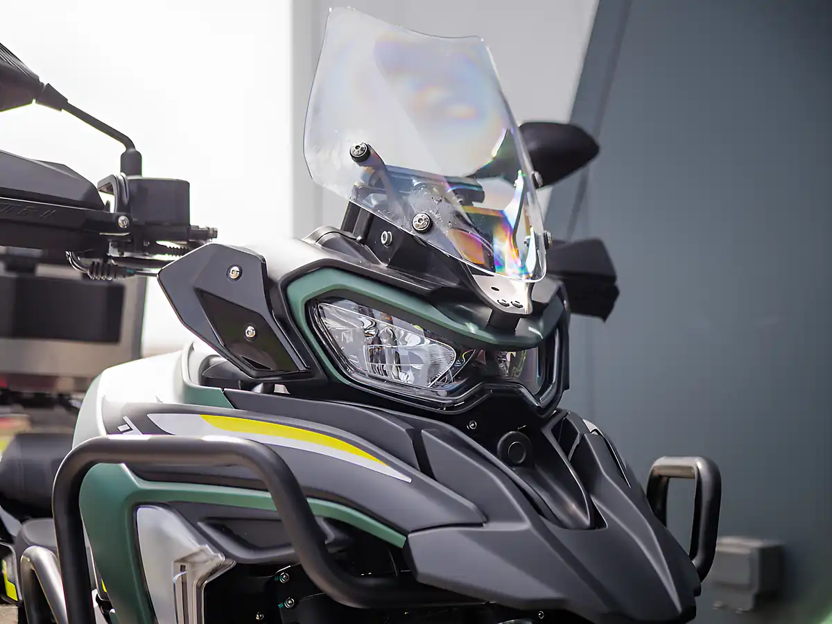 Used 2025 Benelli Trk 702 E5 Green - Interior and Exterior details 9