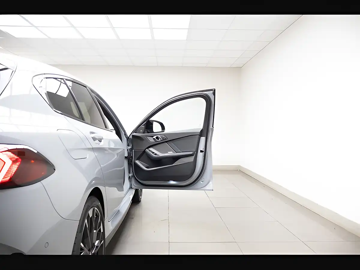 Used 2025 BMW 1 Series M135i Grey - Interior and Exterior details 19
