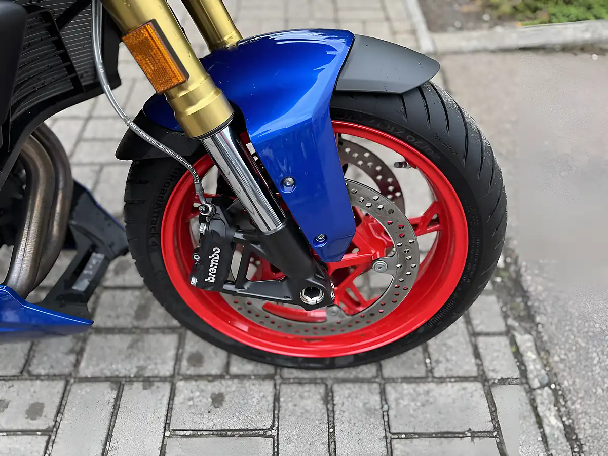 Used 2025 BMW F 900 Xr Multi-Coloured - Interior and Exterior details 12