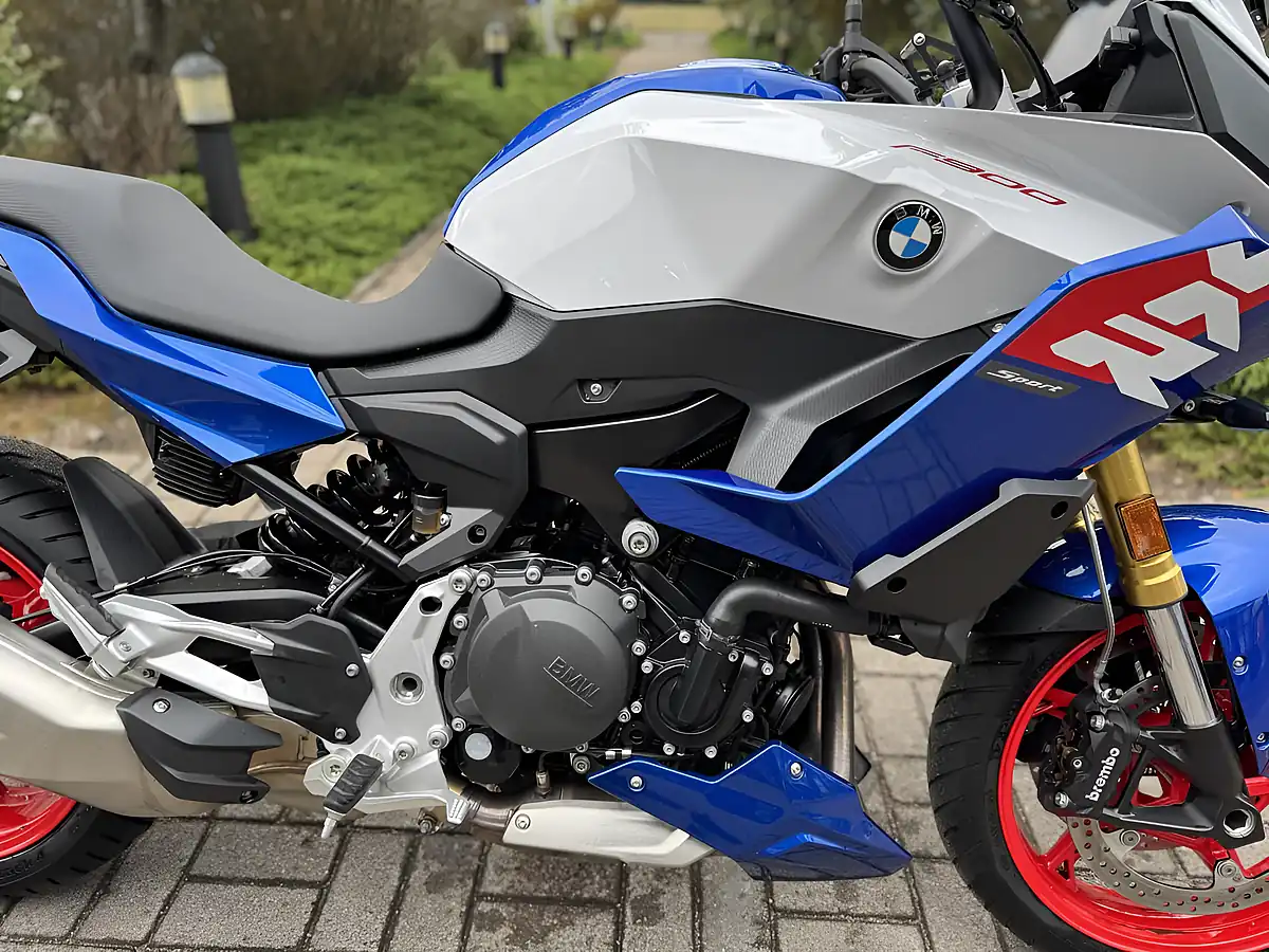 Used 2025 BMW F 900 Xr Multi-Coloured - Interior and Exterior details 14
