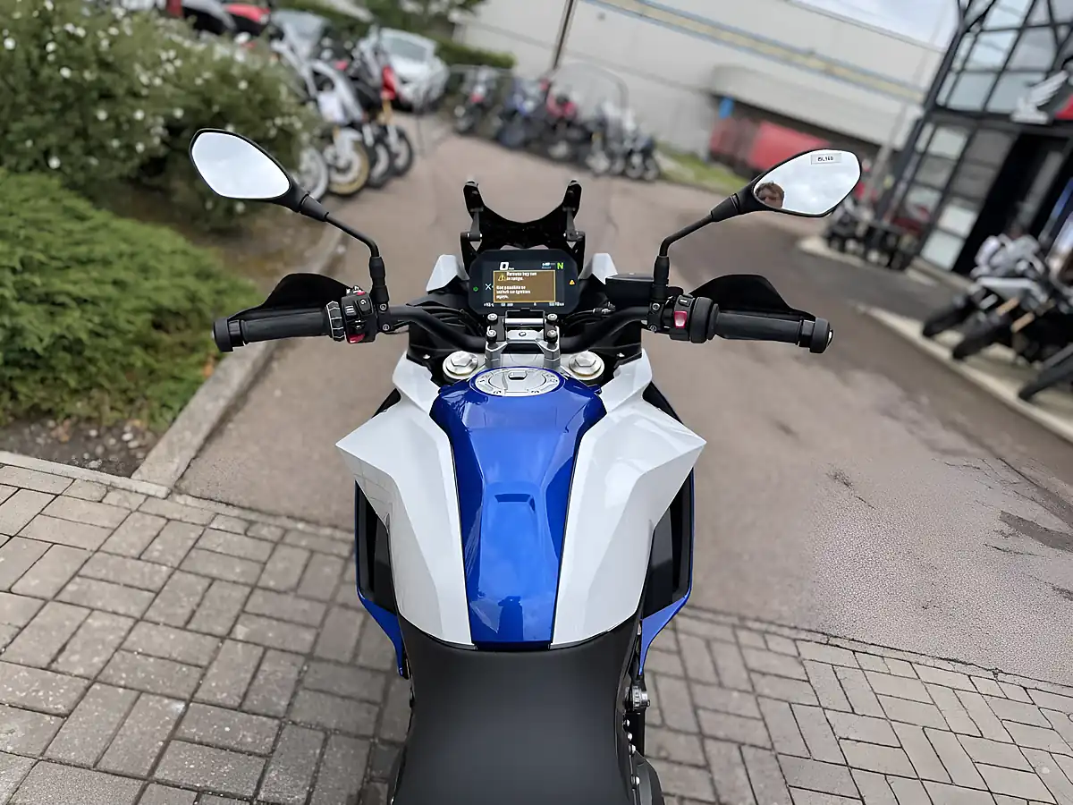 Used 2025 BMW F 900 Xr Multi-Coloured - Interior and Exterior details 9