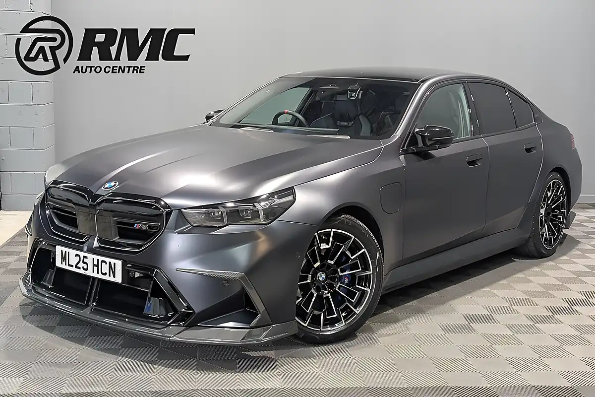 Used 2025 BMW M5 Black - Front View