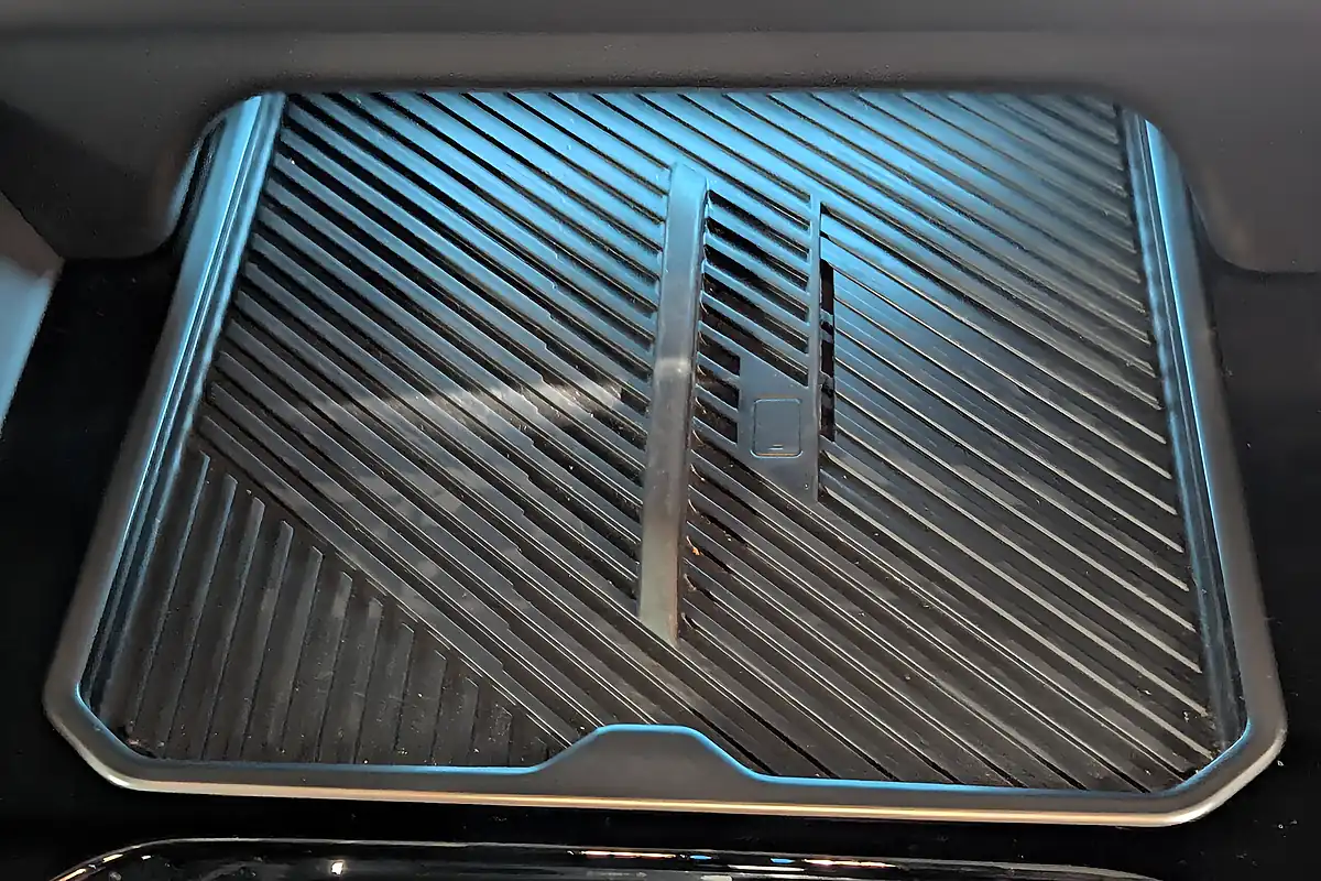 Used 2025 BMW M5 Black - Interior and Exterior details 14