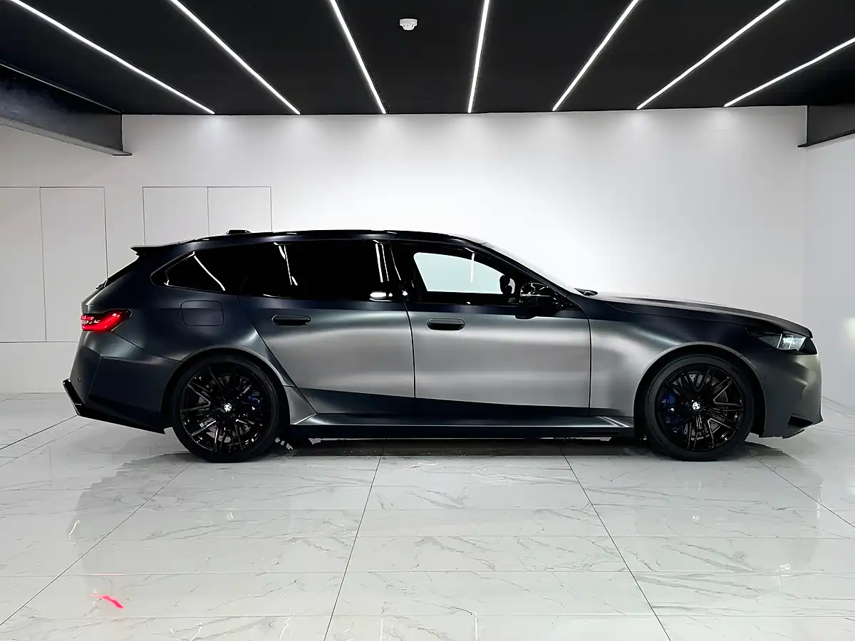 Used 2025 BMW M5 Touring Frozen Deep Grey - Interior and Exterior details 4