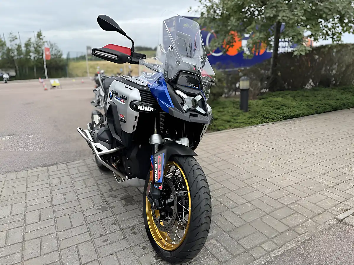 Used 2025 BMW R 1300 Gs Adventure Te Blue - Interior and Exterior details 4