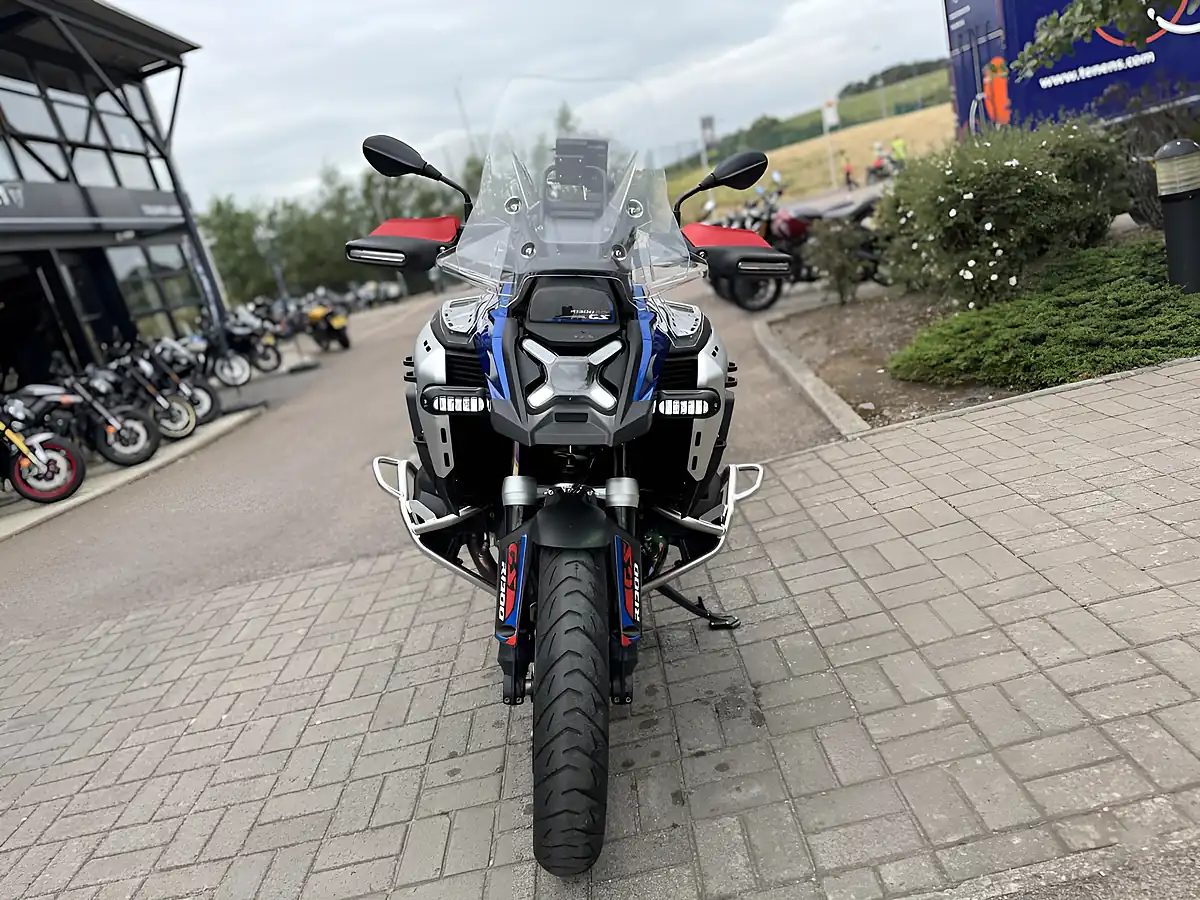 Used 2025 BMW R 1300 Gs Adventure Te Blue - Interior and Exterior details 5