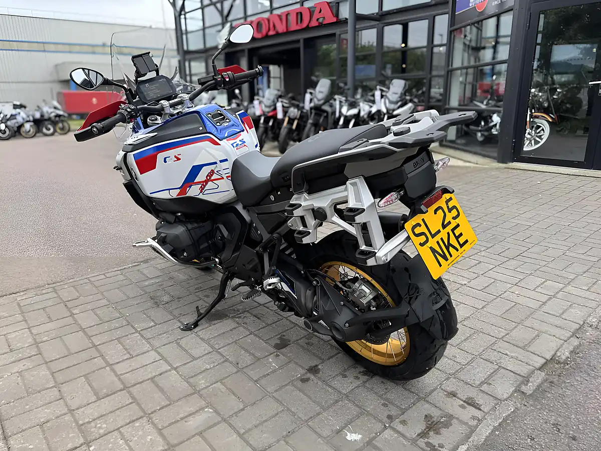 Used 2025 BMW R 1300 Gs Adventure Te Blue - Interior and Exterior details 8