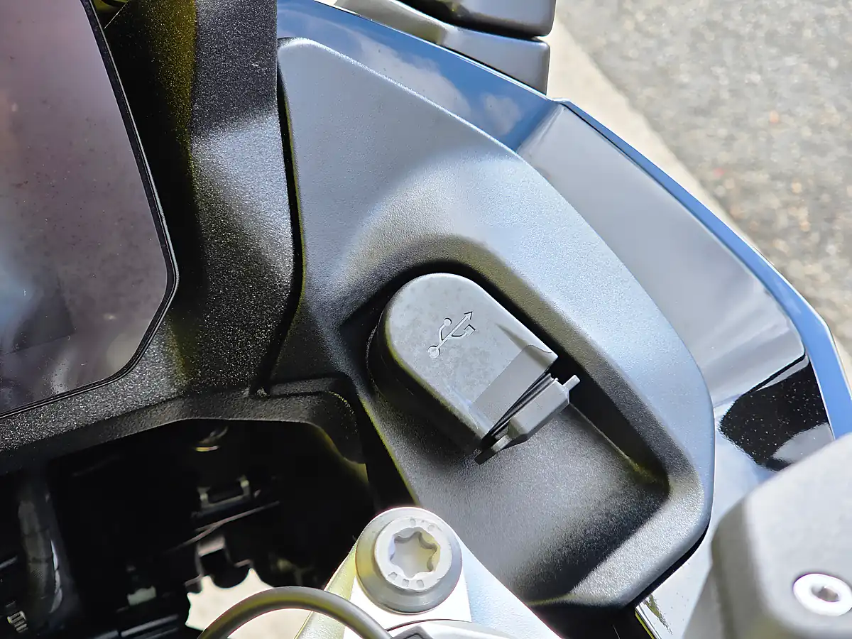 Used 2025 BMW R 1300 RS Se Triple Black Black - Interior and Exterior details 14