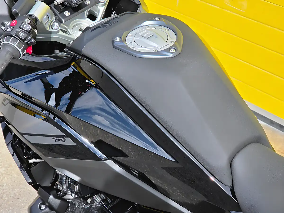 Used 2025 BMW R 1300 RS Se Triple Black Black - Interior and Exterior details 17