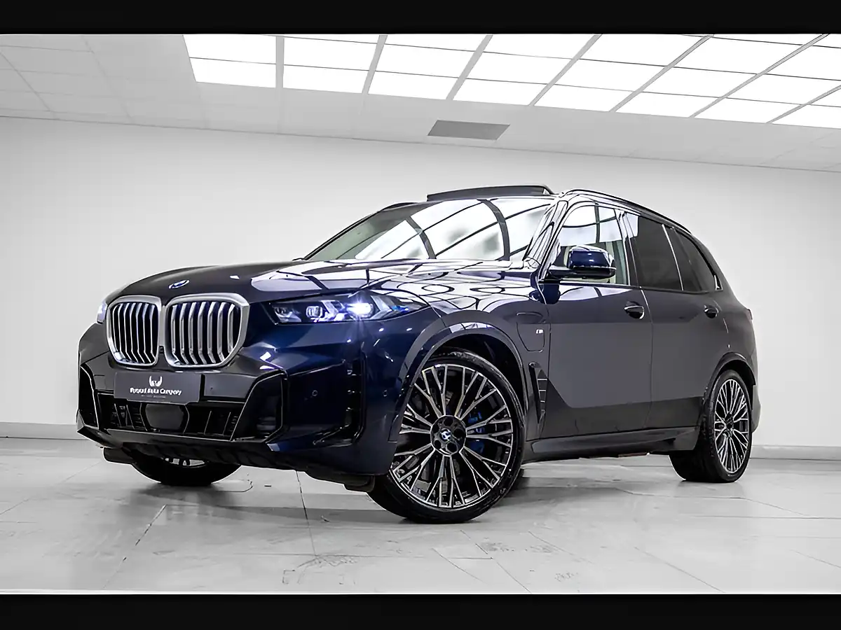 Used 2025 BMW X5 M Sport Black - Front View