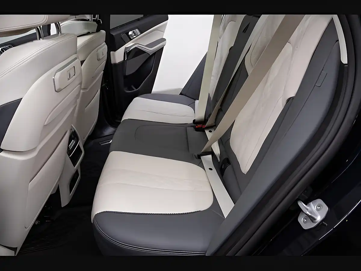 Used 2025 BMW X5 M Sport Black - Interior and Exterior details 13