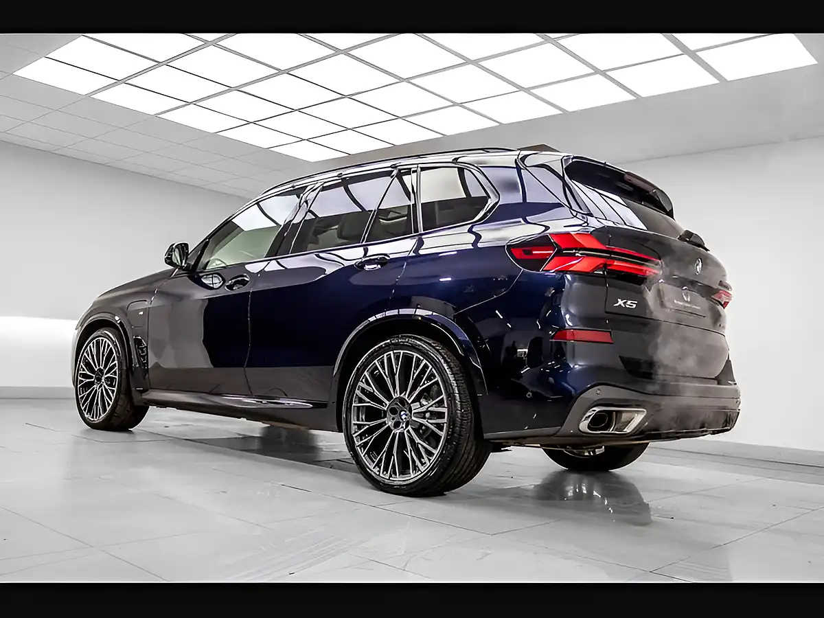 Used 2025 BMW X5 M Sport Black - Interior and Exterior details 6