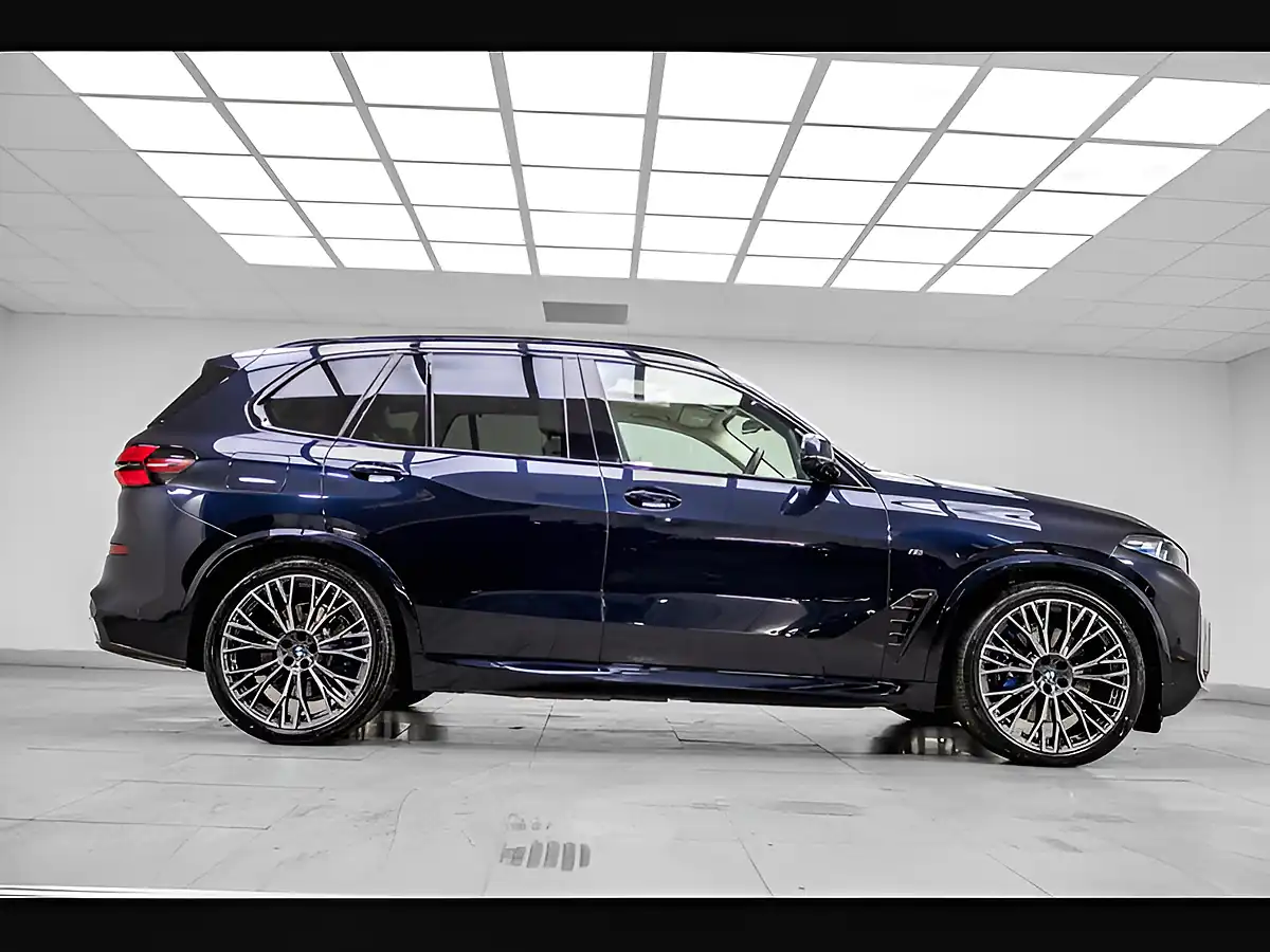 Used 2025 BMW X5 M Sport Black - Interior and Exterior details 9