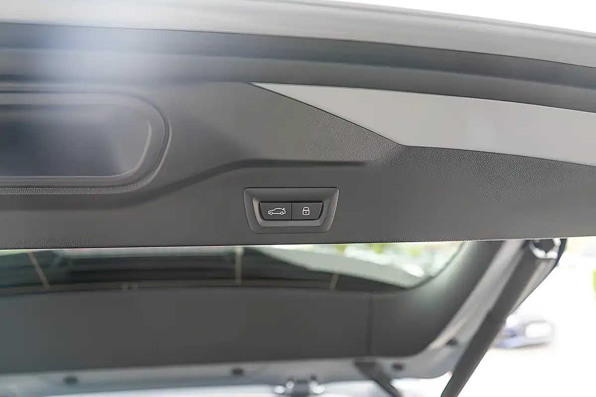 Used 2025 BMW X5 M Sport Brooklyn Grey - Interior and Exterior details 18