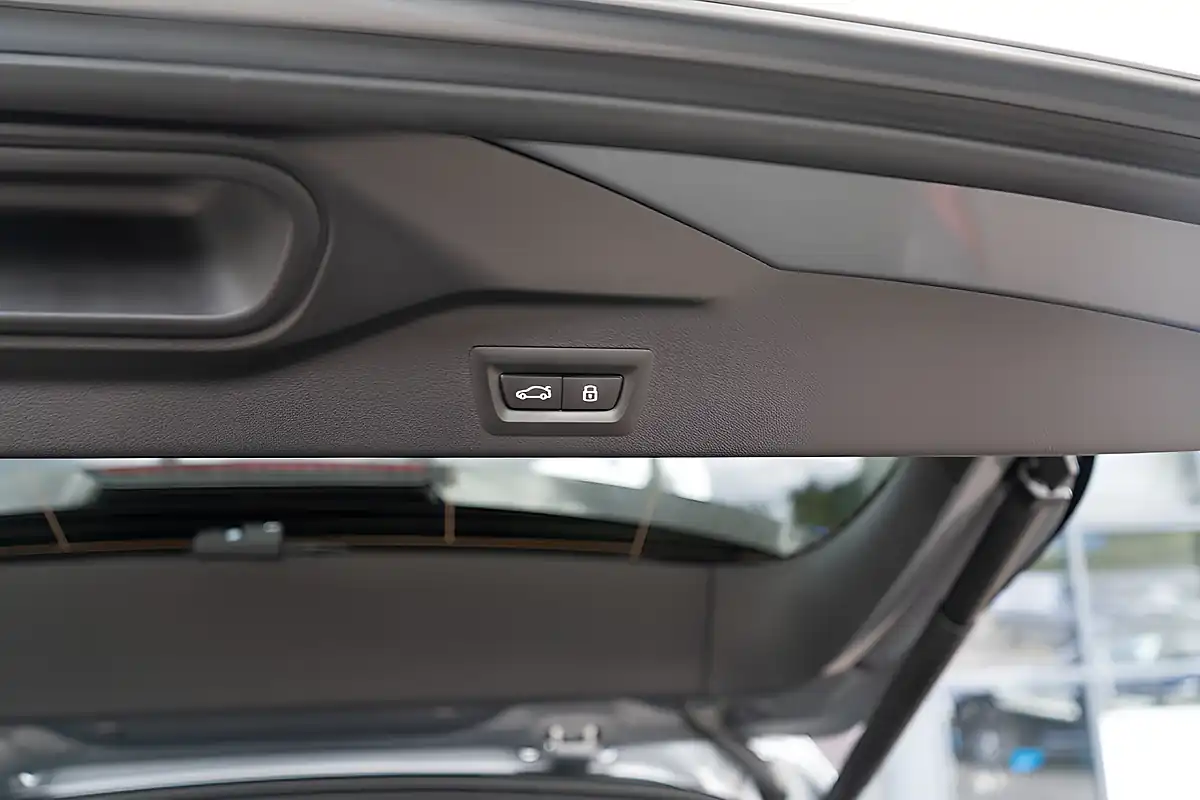 Used 2025 BMW X5 M Sport Skyscraper Grey Metallic - Interior and Exterior details 16