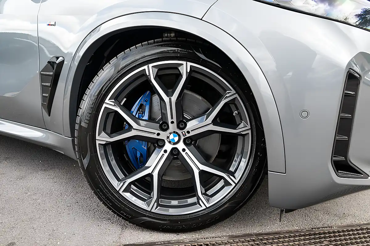 Used 2025 BMW X5 M Sport Skyscraper Grey Metallic - Interior and Exterior details 9