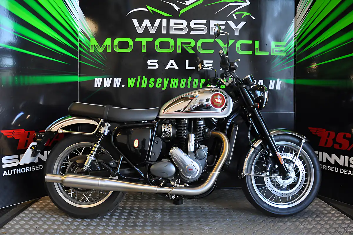 Used 2025 Bsa Gold Star 650 Ex Demo Bsa Silver Sheen - Front View