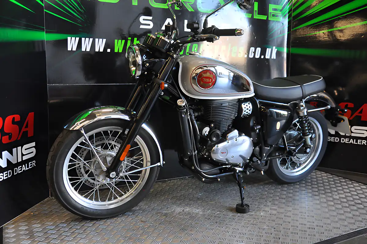 Used 2025 Bsa Gold Star 650 Ex Demo Bsa Silver Sheen - Interior and Exterior details 16
